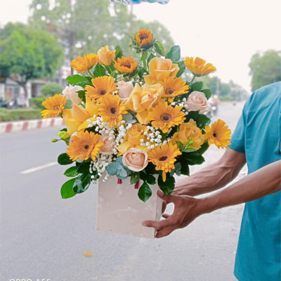 Giỏ hoa tươi chúc mừng TH018